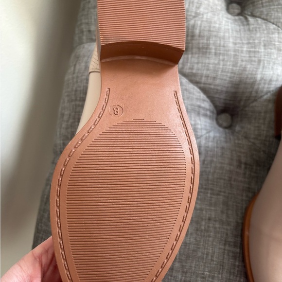 Elegant Cream Women's Shoes - Picture 4 of 5